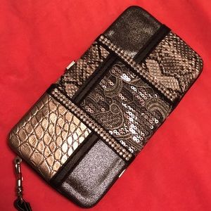 NWOT patterned wallet